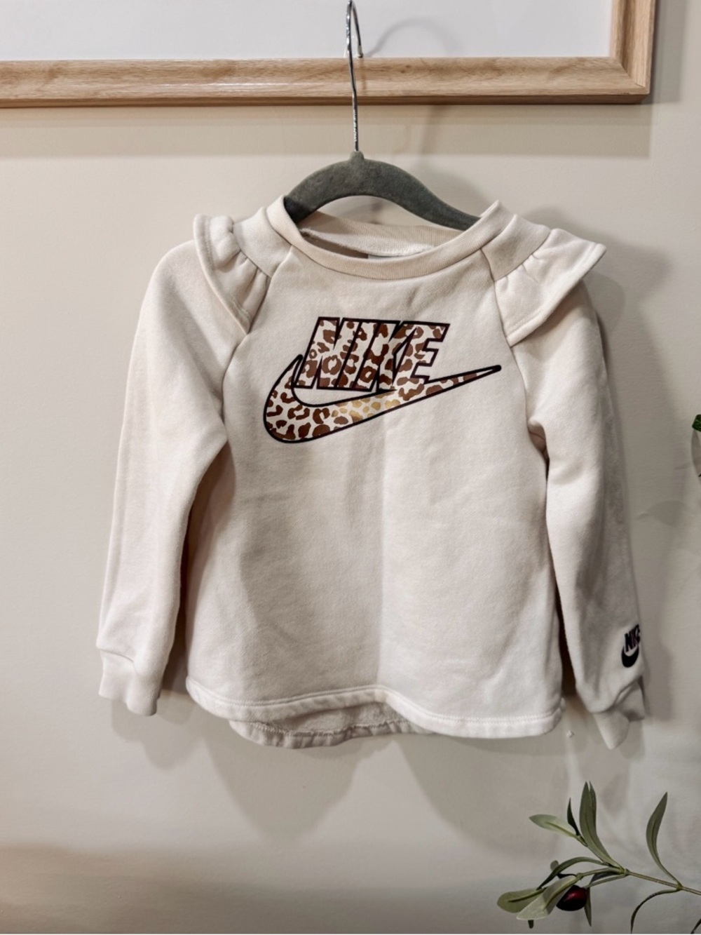 Nike Cream Girls' Sweatshirt with Leopard Swoosh 3T